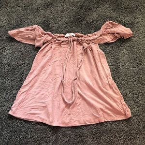 Q Pink Off-the-shoulder shirt